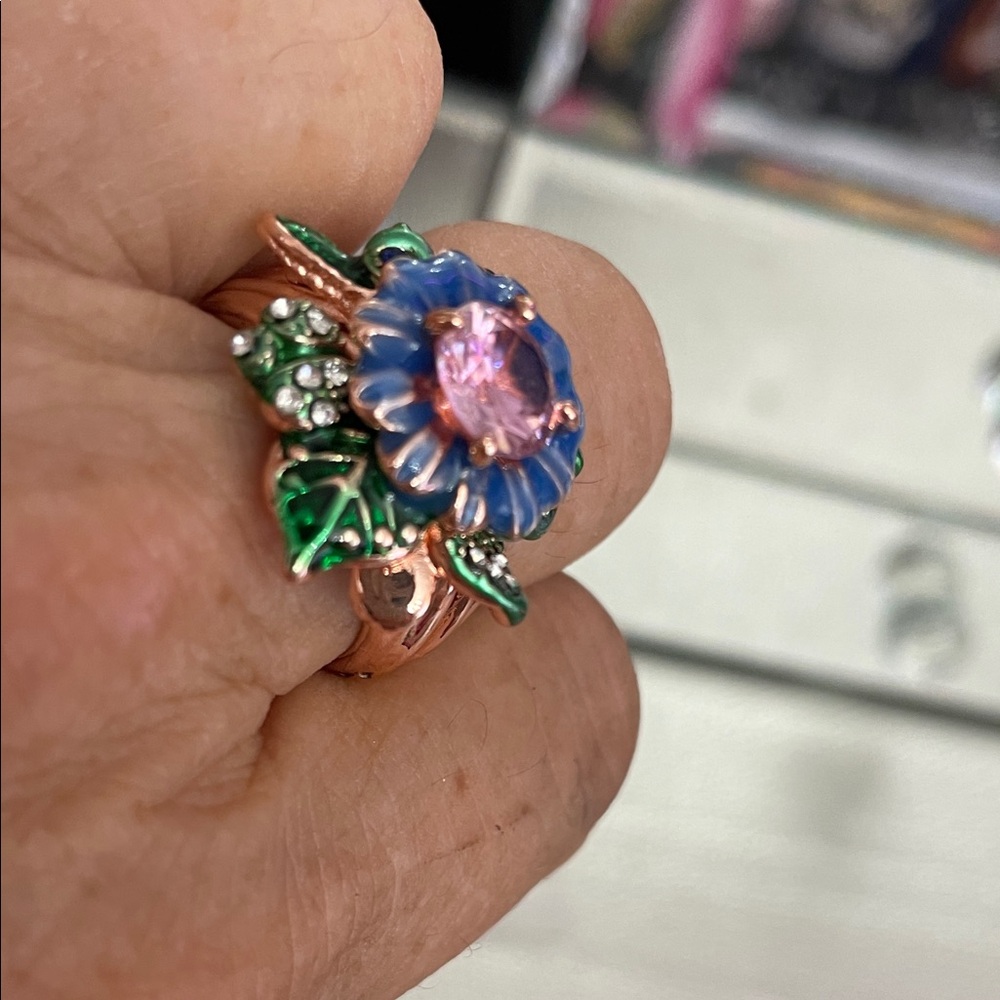 Source Unknown Pink Center Blue Enamel Flower Ring with Green Leaves - Picture 2 of 5